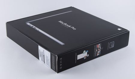 Lot #3047 Apple MacBook Pro (Unopened 1st Generation Intel, 2GB) 17-inch - Image 4