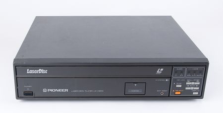 Lot #3132 Apple-Owned Pioneer LaserDisc Player with Apple Training LaserDiscs - Image 2