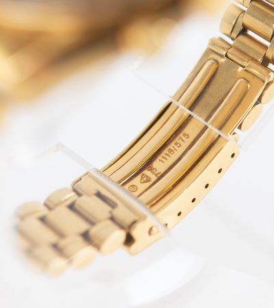 Lot #4162 Richard Gordon's 18K Gold Omega Speedmaster Professional 1969 Apollo 11 Commemorative Watch - Image 7