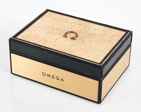 Lot #4162 Richard Gordon's 18K Gold Omega Speedmaster Professional 1969 Apollo 11 Commemorative Watch - Image 9