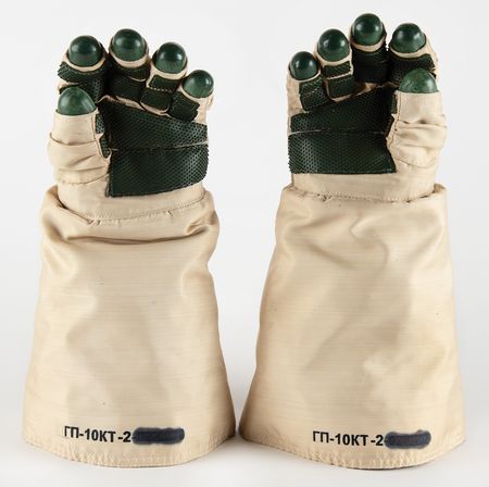 Lot #4408 Orlan EVA Cosmonaut Space Suit Gloves Signed by Alexei Leonov, Valery Kubasov, and Valentina Tereshkova - Image 3