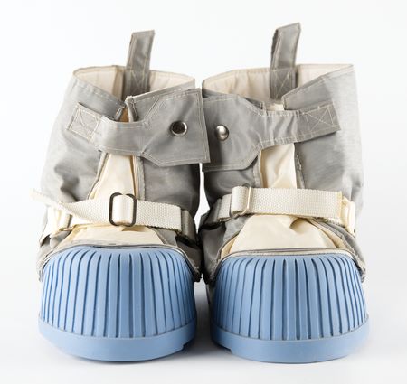 Lot #4129 Buzz Aldrin (2) Signed Lunar Boot Replicas - Image 5