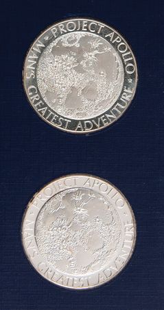 Lot #4229 Apollo 13: Franklin Mint Limited Edition Medallion Set - 'Project Apollo' (1972) - Image 4