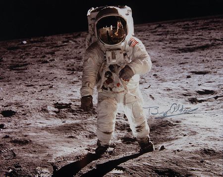 Lot #4142 Buzz Aldrin Signed Photograph - Image 2