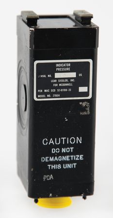 Lot #4036 Gemini Thrust Vector Control Pressure Indicator - Image 2