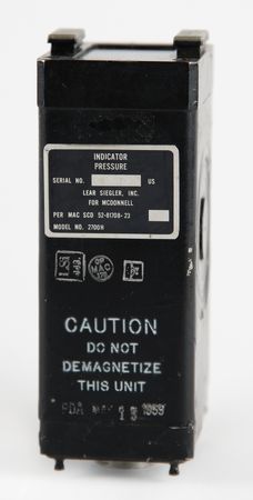 Lot #4039 Gemini Thrust Vector Control Pressure Indicator - Image 2