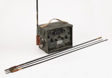 Lot #404 WWII American TBY-4 Two-Way 'Code Talker' Radio Transmitter/Receiver Radio - Image 2