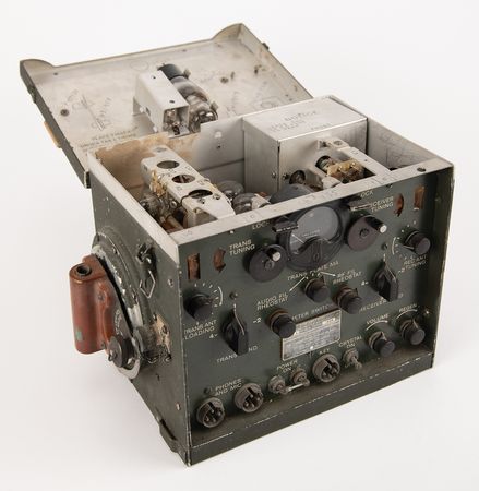 Lot #404 WWII American TBY-4 Two-Way 'Code Talker' Radio Transmitter/Receiver Radio - Image 3