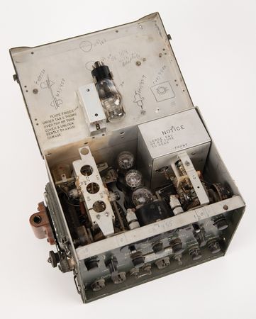 Lot #404 WWII American TBY-4 Two-Way 'Code Talker' Radio Transmitter/Receiver Radio - Image 4
