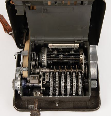 Lot #400 Hagelin C-38 Cipher Machine: Scarce Sweden-made Hagelin C-38 cipher machine - Image 4