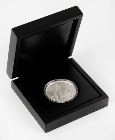 Lot #1065 Star Wars: Harrison Ford Signed Limited Edition Coin Box with Silver Coin - Image 4