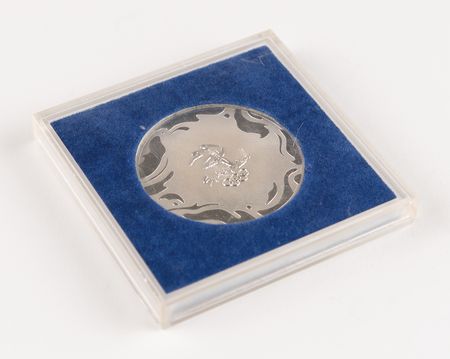 Lot #3153 Sydney 2000 Summer Olympics Silver-colored Participation Medal - Image 3