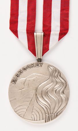Lot #3090 Innsbruck 1976 Winter Olympics Silver Winner's Medal for Ice Hockey - Image 4