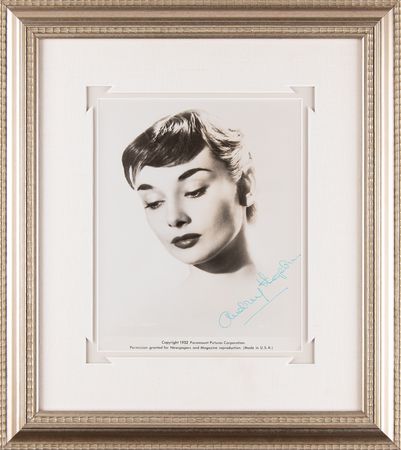 Lot #713 Audrey Hepburn Signed Photograph - Image 3