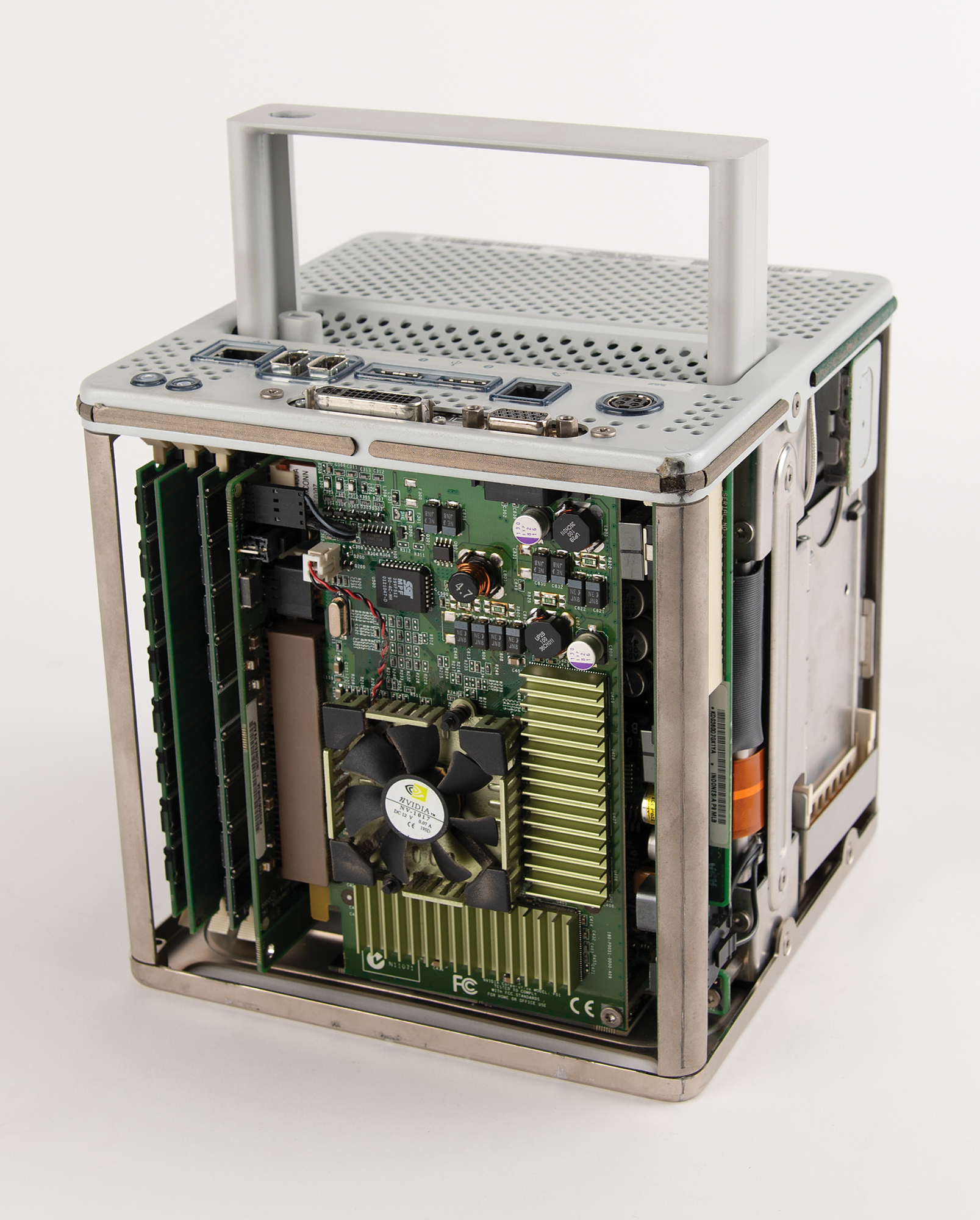 Macデスクトップ Apple Power Mac G4 Cube Apple's Beautiful Disaster! - Power Mac G4 Cube - YouTube