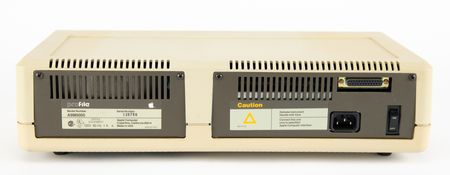 Lot #4046 Apple Lisa 2 Computer Set with Keyboard, Mouse, and ProFile Hard Drive - Image 7