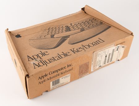 Lot #4068 Apple Adjustable Keyboard with Numeric Keypad - Image 9