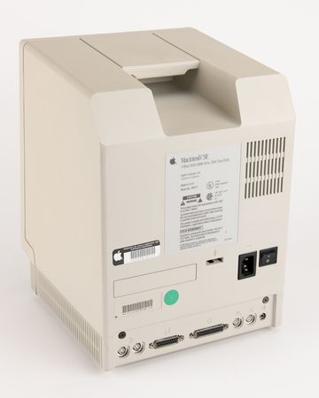 Lot #4061 Apple Macintosh SE - 