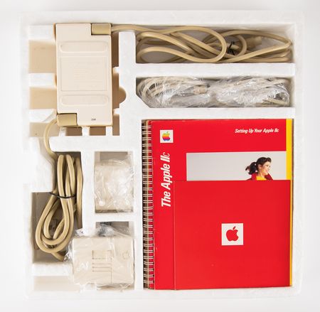 Lot #4055 Apple IIc Computer (Canadian Model) with Monitor, Stand, and Travel Case - Image 11