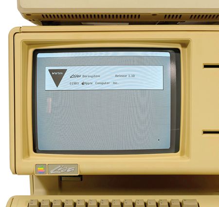 Lot #4050 Apple Lisa Computer with 'Twiggy' Drives, ProFile Hard Drive, Software, Manuals, and Printer - Image 3