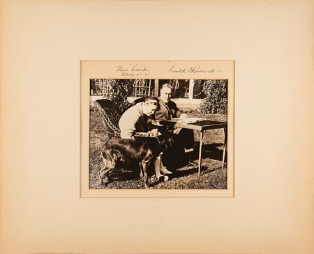 Lot #32 Franklin and Eleanor Roosevelt Signed Photograph as President and First Lady - Image 2