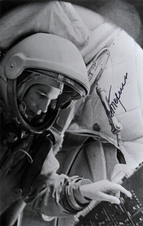 Lot #6511 Valentina Tereshkova Signed Photograph - Image 1
