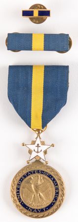 Lot #6225 Navy Distinguished Service Medal - From the Personal Collection of Alan Bean - Image 1