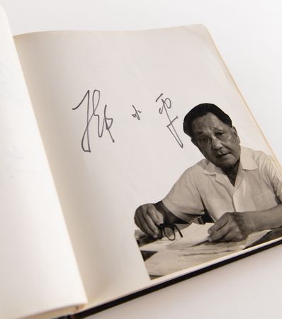 Lot #171 Statesmen and Politicians Autograph Album with (100) Signatures, Including Deng Xiaoping, Nelson Mandela, and the Dalai Lama - Image 1