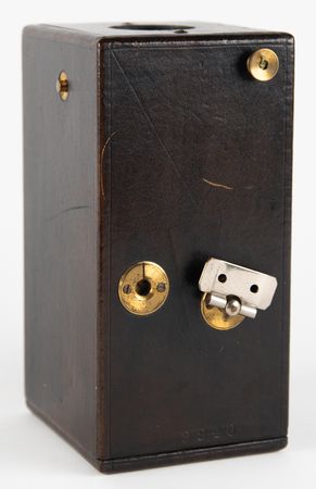 Lot #166 Kodak Camera (c. 1888) - The Legendary First Roll-film Camera: Rare, functional example of the original Kodak?the camera that brought photography to the masses - Image 4