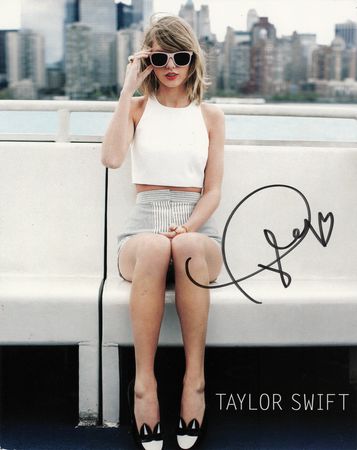 Lot #619 Taylor Swift Signed Photograph