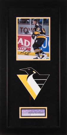 Lot #726 Mario Lemieux Signed Photograph - Image 1