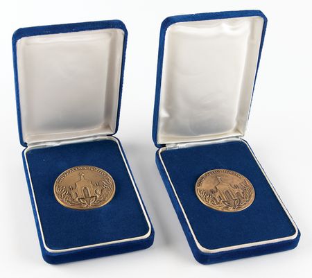 Lot #3154 Los Angeles 1984 Summer Olympics (2) Volunteer Participation Medals - Image 3