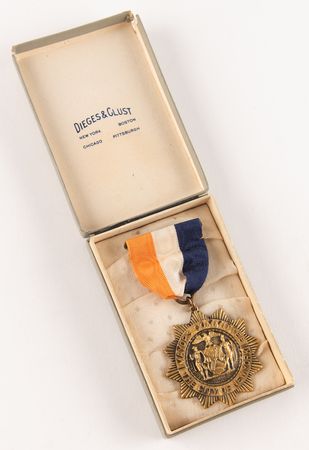 Lot #3222 Amsterdam 1928 Summer Olympics Athlete's NYC Celebration Badge - Image 3