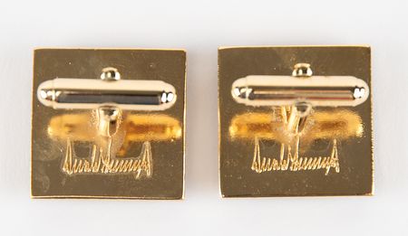 Lot #286 Donald Trump Presidential Gift - POTUS Seal Cufflinks (Square) - Image 2