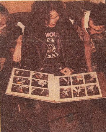 Lot #745 Ramones Signed Debut Album (First Pressing) - Obtained During the Band?s First American Tour - Image 6