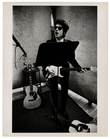 Lot #578 Bob Dylan Original Photograph by Don Hunstein - 1965 'Bringing It All Back Home' Session - Image 1