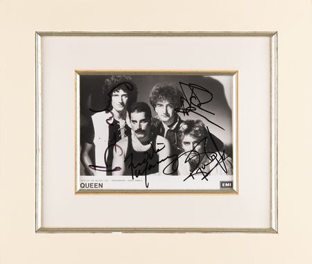 Lot #705 Queen Signed Photograph by George Hurrell - Image 2