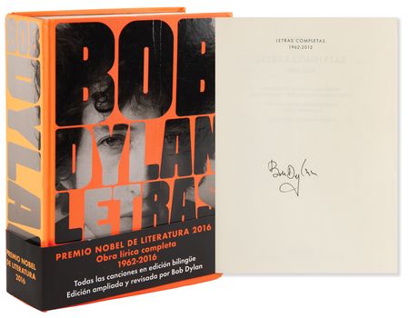 Lot #624 Bob Dylan Signed Book - Letras Completas, 1962-2012 - Image 1