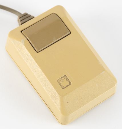 Lot #6063 Apple Macintosh 128K Computer and 'The First One Hundred Days? Dealer Launch Kit - From the Collection of Clement Mok - Image 6