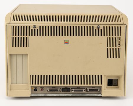 Lot #6055 Apple Lisa Computer with 'Twiggy' Drives, ProFile Hard Drive, Mouse, and Keyboard - Image 4