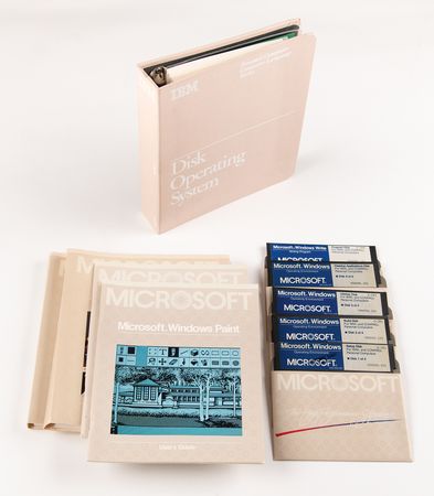 Lot #6282 IBM DOS 1.0 and Microsoft Windows 1.0 Software - Image 1