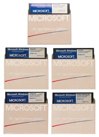 Lot #6282 IBM DOS 1.0 and Microsoft Windows 1.0 Software - Image 4