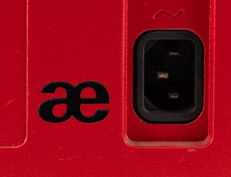 Lot #6077 Apple Macintosh Plus (Red Case by Aesthetics Technology, Palo Alto) - Image 4