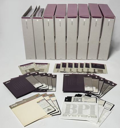 Lot #6053 Apple Lisa 1 Twiggy Software Collection, including Pre-Release Software 5.25? and 3.5? Floppy Disks - Image 1