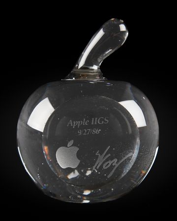 Lot #6152 Apple IIGS Developer 'Crystal Apple' Award - Image 2