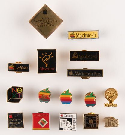 Lot #6215 Steve Jobs and Apple Computer Lot of (16) Pins - Image 2