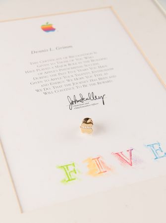 Lot #6155 Apple 5-Year Service Award and
