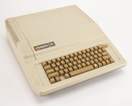 Lot #6052 Apple IIe Computer with Original Box - Image 1