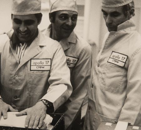 Lot #7371 Apollo 17 'Crew' Training Patch and Photograph - Image 4