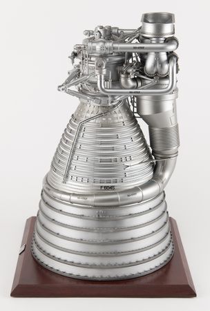 Lot #7500 Apollo Rocketdyne F-1 Rocket Engine Model - Image 4